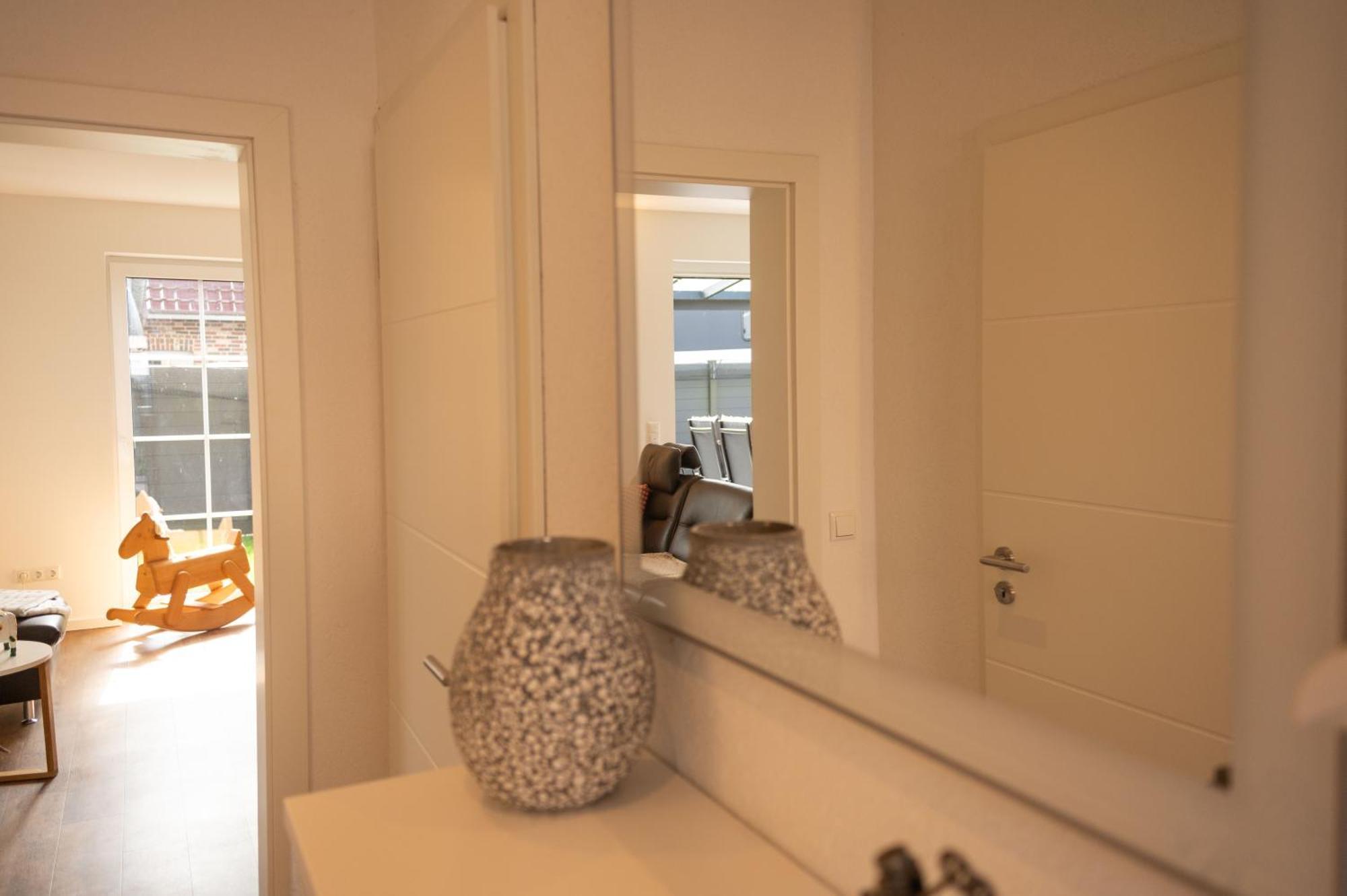 Haus Friesenkuss Mit Hund Villa Schillig Exterior photo